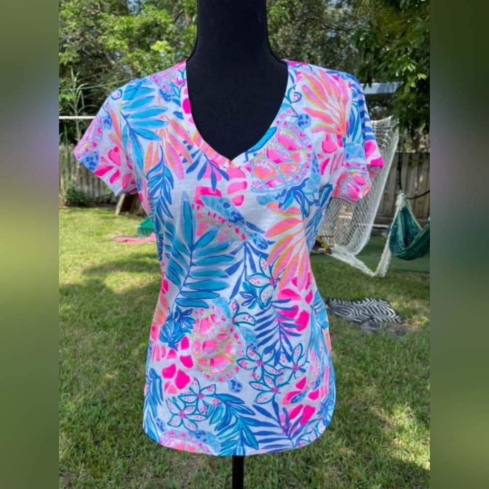 Pima cotton Lilly Pulitzer v neck tee